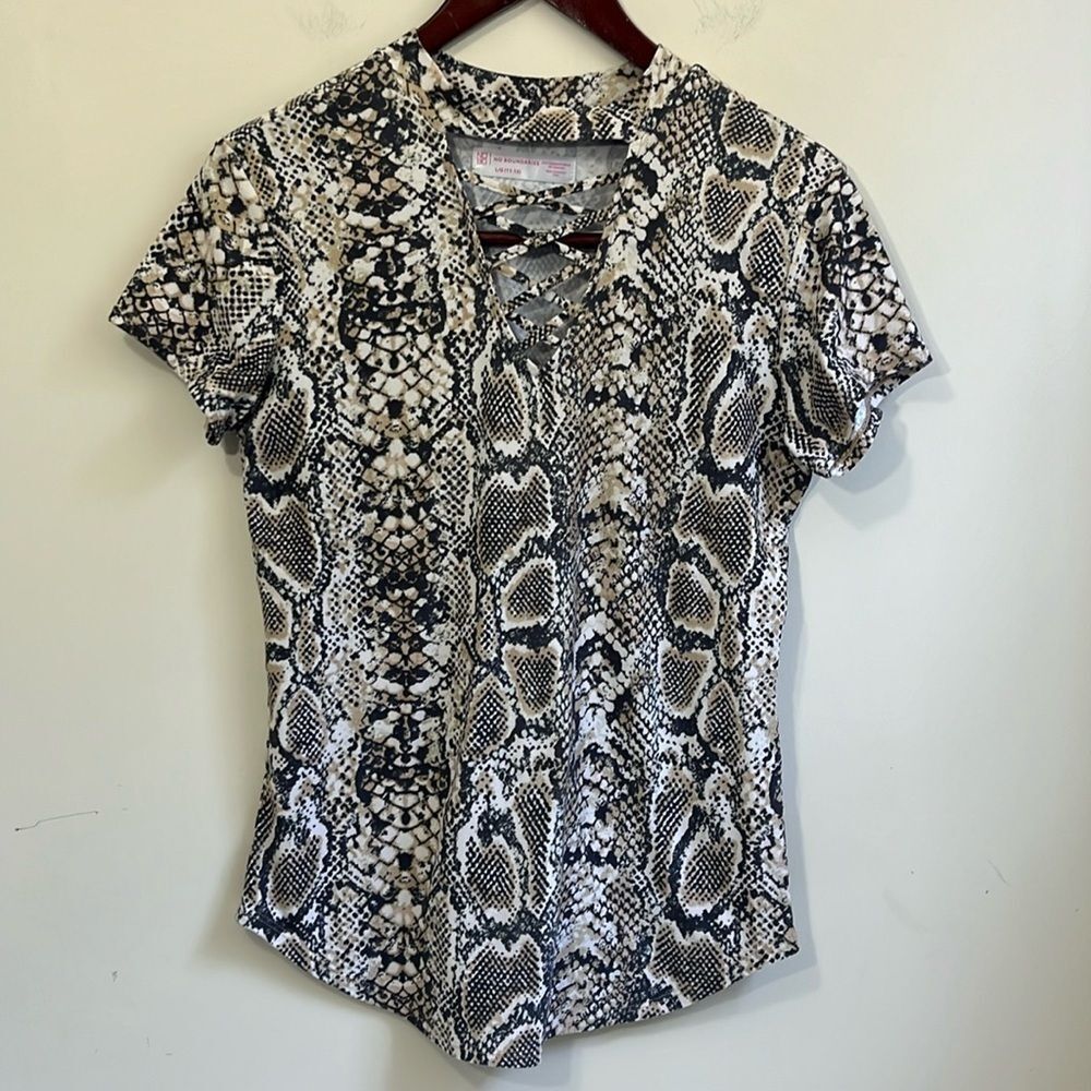 No Boundaries Junior’s Animal Print Shirt Size Large (11-13)